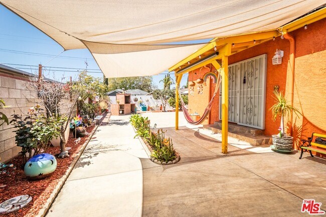Building Photo - 6445 Tujunga Ave