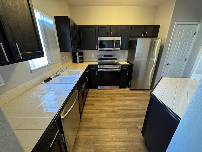 Building Photo - 3875 Strawberry Field Grv