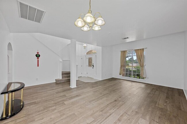 Building Photo - 4433 Chickasaw Ct