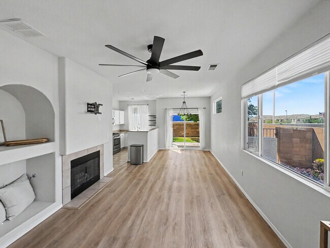 Building Photo - 6501 San Antonio Dr NE