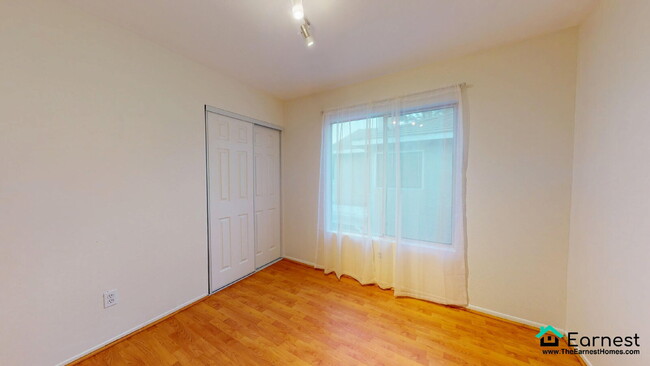 Building Photo - Charming 4-Bed/2.5-Bth Home in Prime Santa...