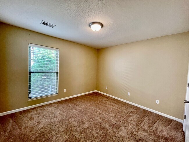 Building Photo - 2029 Drummond Dr