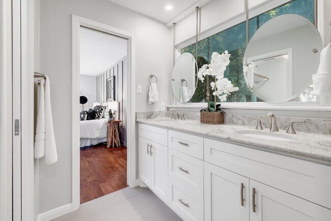 Building Photo - 10408 Double Spur Loop