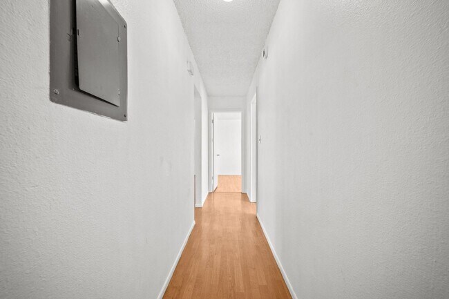 Building Photo - Great 2/1 Townhome WITH YARD in Pueblo West