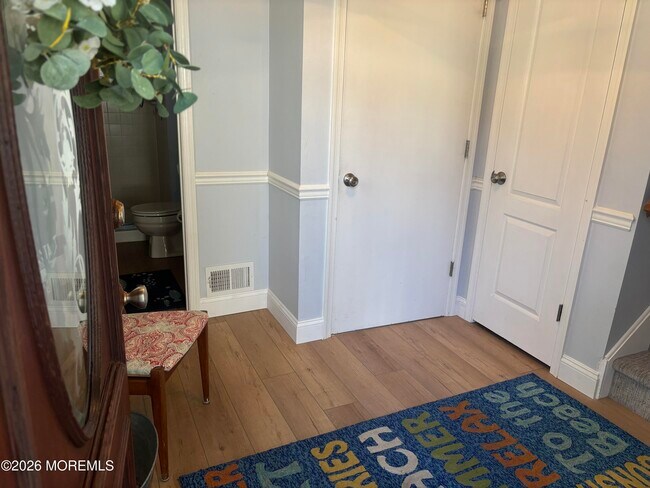 Building Photo - 107 Brinley Ave