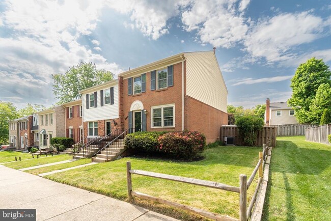 Building Photo - 2055 Pilgrim Dr