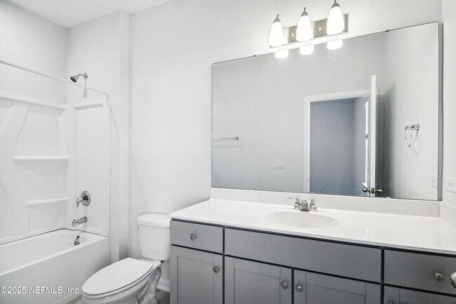 Building Photo - 260 Brandon Lks Dr