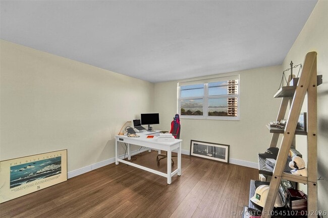 Building Photo - 1401 S Ocean Dr