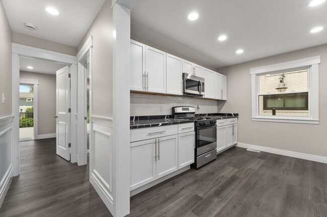 Building Photo - 3 Bedroom 2 Bath Beach House