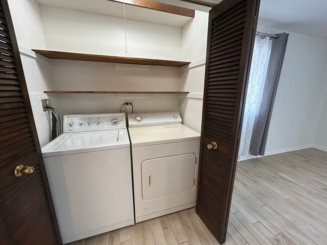 Building Photo - 946 E Grant Dr