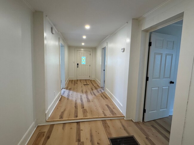 Building Photo - Gorgeous Fully Remodeled 2-Bedroom Home in...