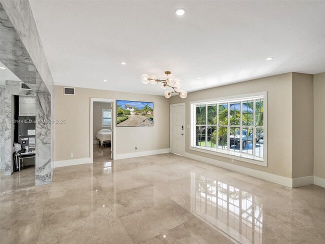 Building Photo - 2421 NE 7th Pl