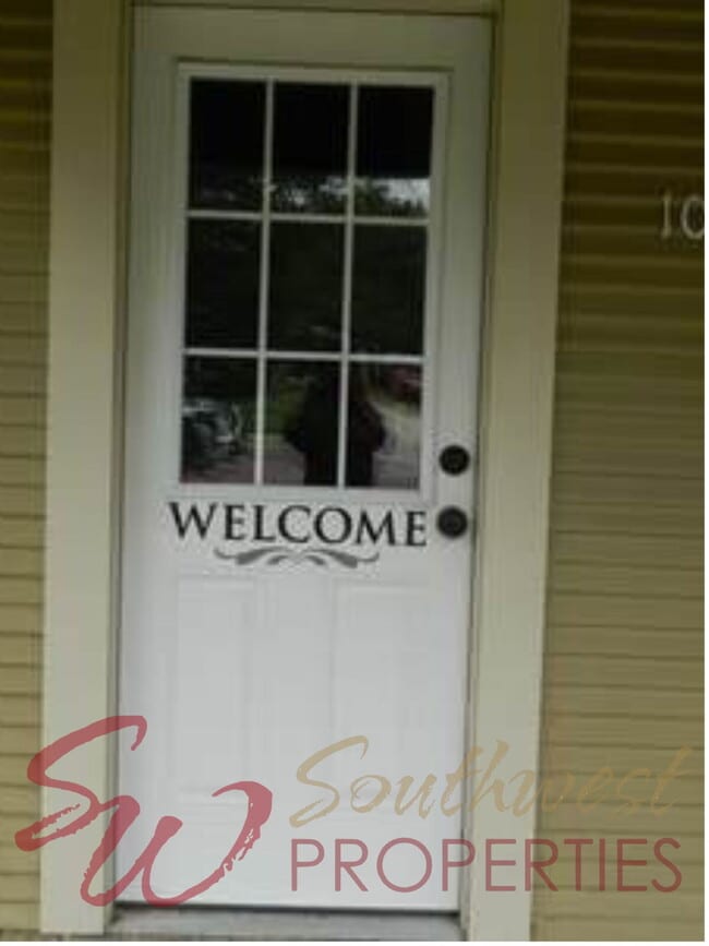 Building Photo - Super cute, good sized, one bedroom home one block from campus!