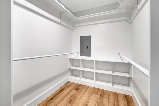 Building Photo - 54 Lotus Ct