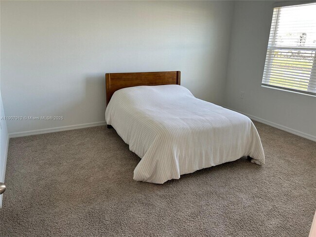 Building Photo - 632 Taylor Grvs St