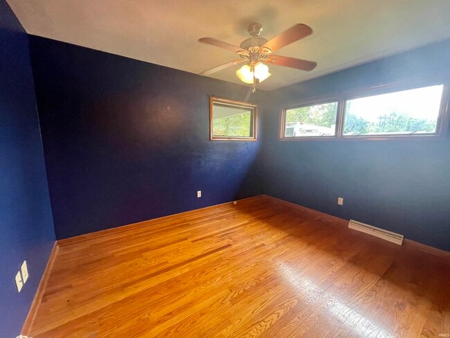 Building Photo - 1904 E Maxwell Ln