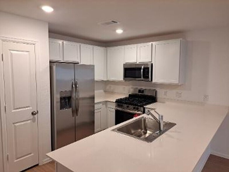 Building Photo - 13812 Grey Wolf Trl