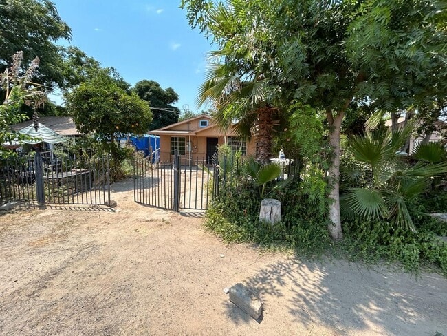 Primary Photo - Cute 1 Bedroom / 1 Bathroom for rent $1,295