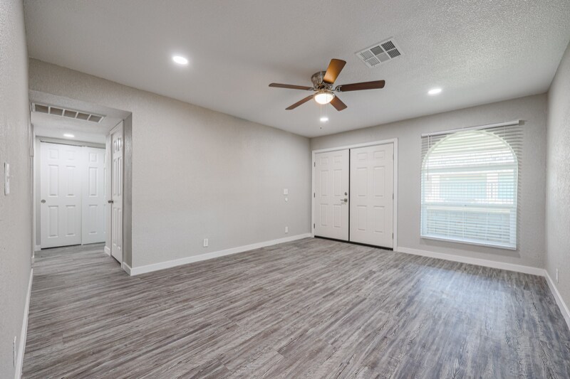 Building Photo - 1159 W Drummer Ave