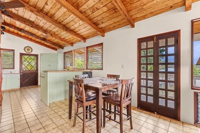 Building Photo - Captain Cook Home – 3 Bed, 2 Bath + Bonus Room! Fully Furnished with Solar Power