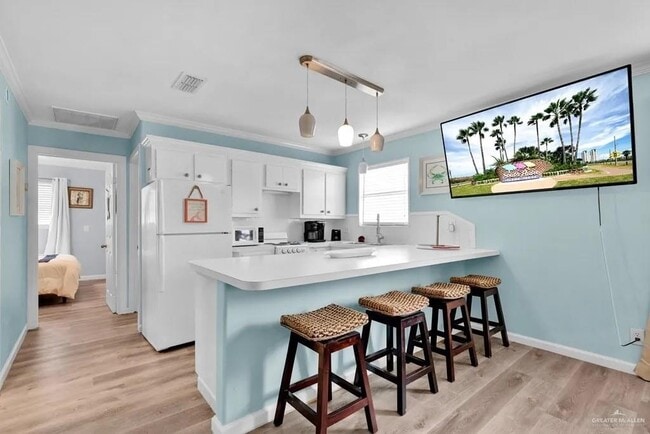 Building Photo - 19 W Gardenia St