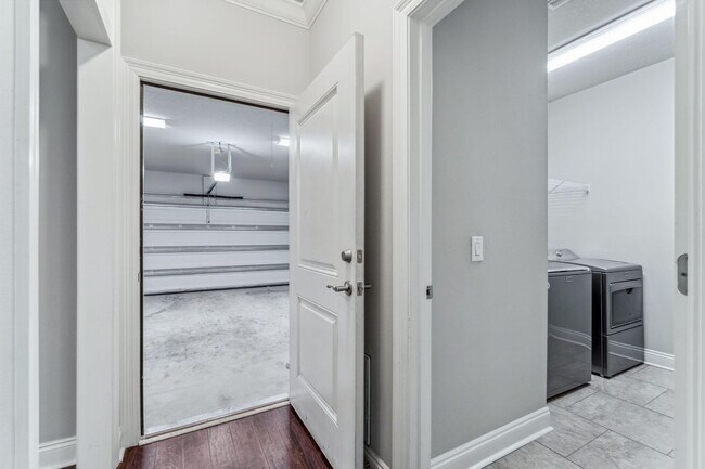 Building Photo - 2381 Belmont Dr