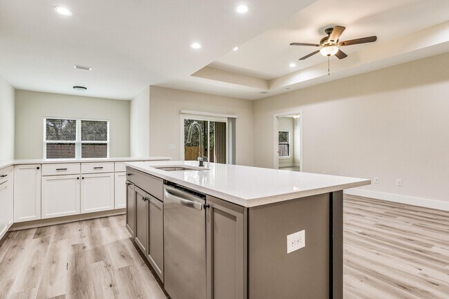 Building Photo - 6809 Water St