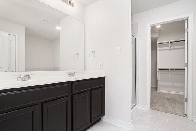 Building Photo - Spacious 4-Bedroom Home for Rent in Alamo ...