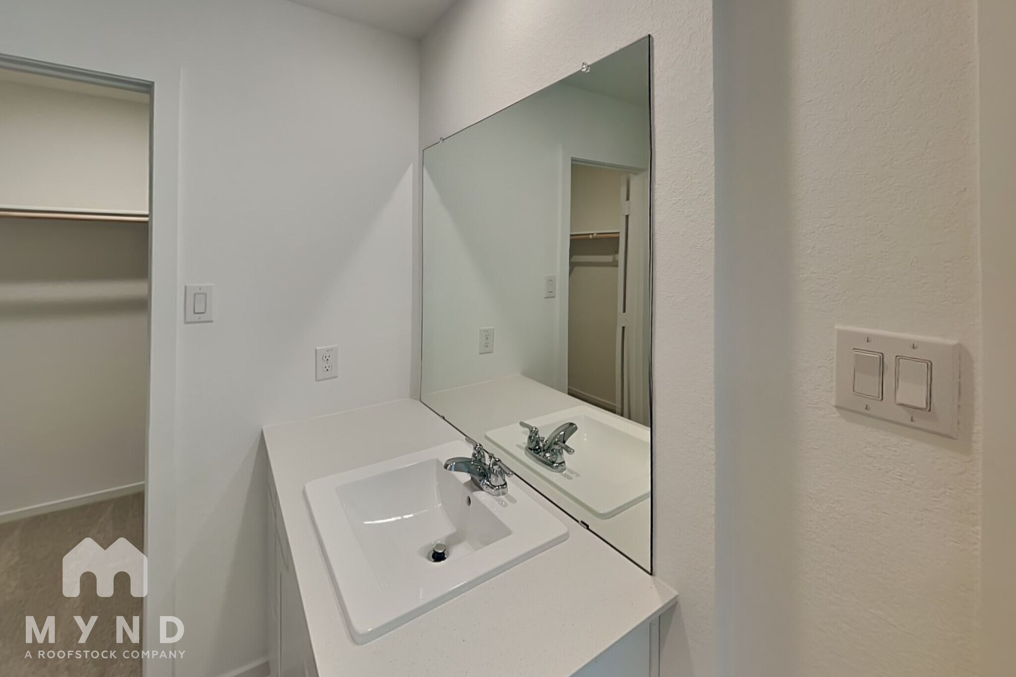 Building Photo - 914 Lago Laceno Ln