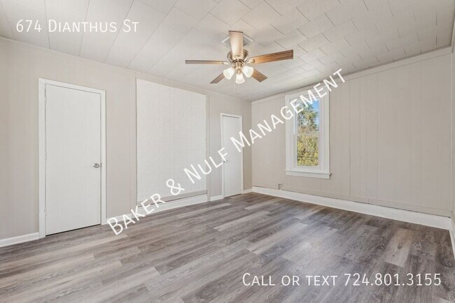 Building Photo - 674 Dianthus St