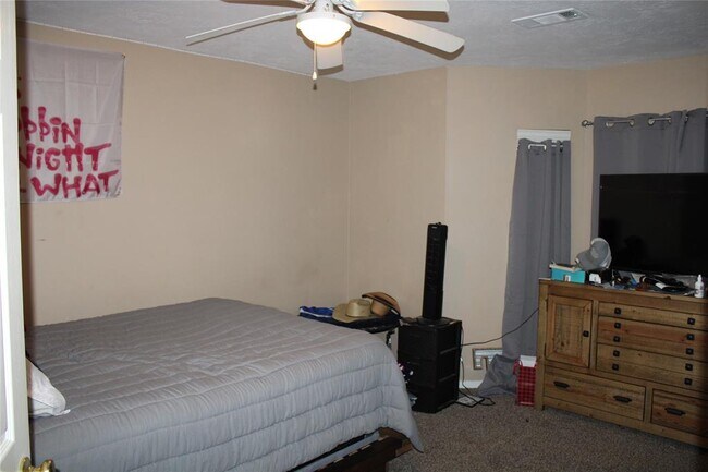 Building Photo - 6022 Spanish Oak Dr