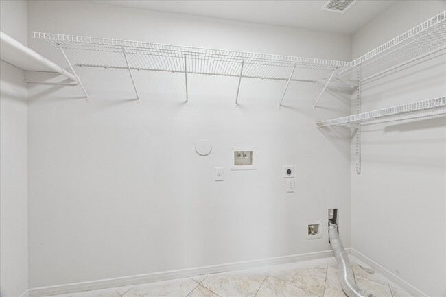 Building Photo - 11207 Briscoe Ln