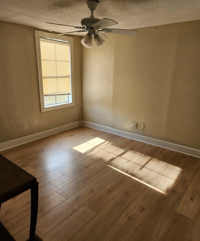 Building Photo - 890 Poinsettia Rd