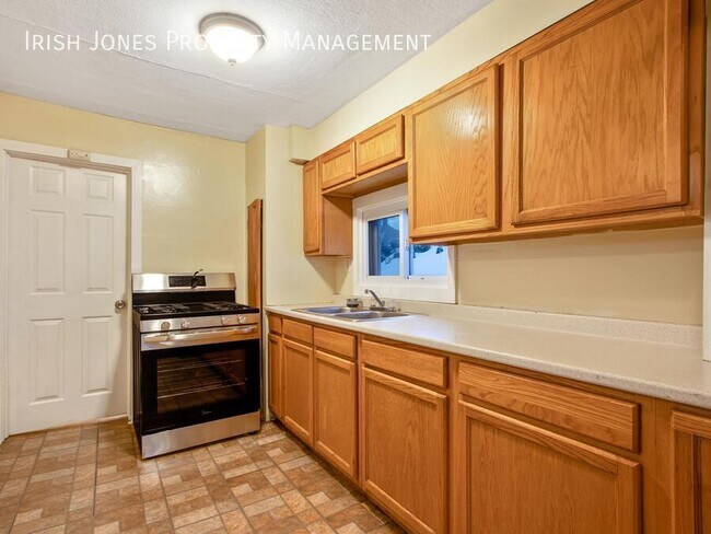 Building Photo - 36 Scott St