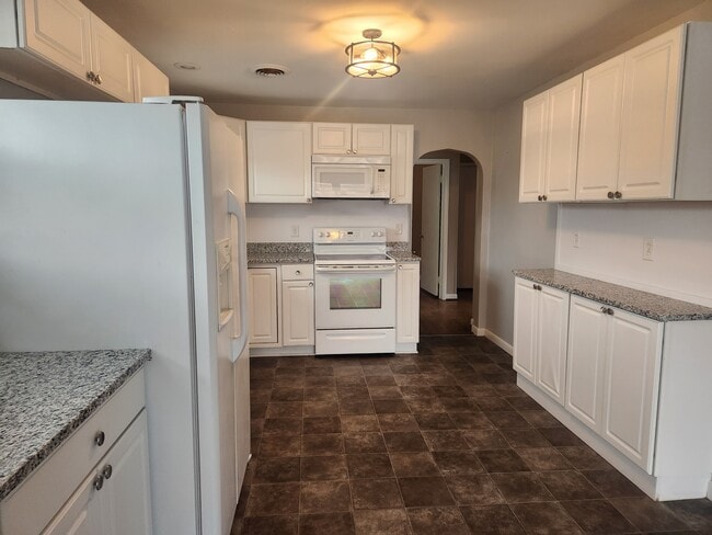 Building Photo - 11837 Robinwood Dr