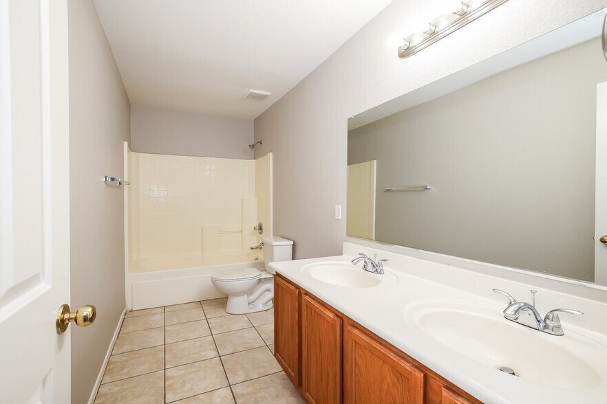 Building Photo - 2413 W Chipman Rd