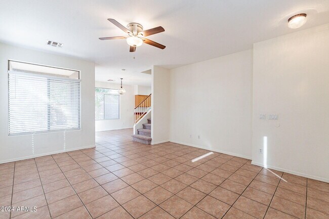 Building Photo - 1078 E Saragosa St