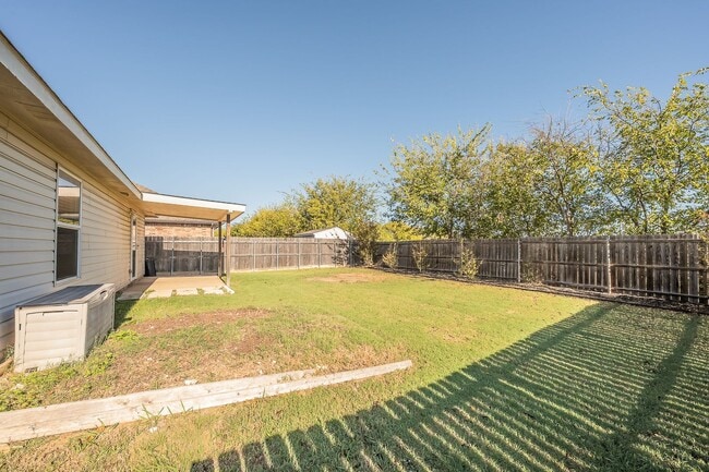 Building Photo - Updated and super clean single story 3 bed...