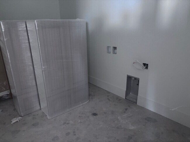 Building Photo - Gorgeous 7 bed 8 bath home with Swimming Pool and RV Garage