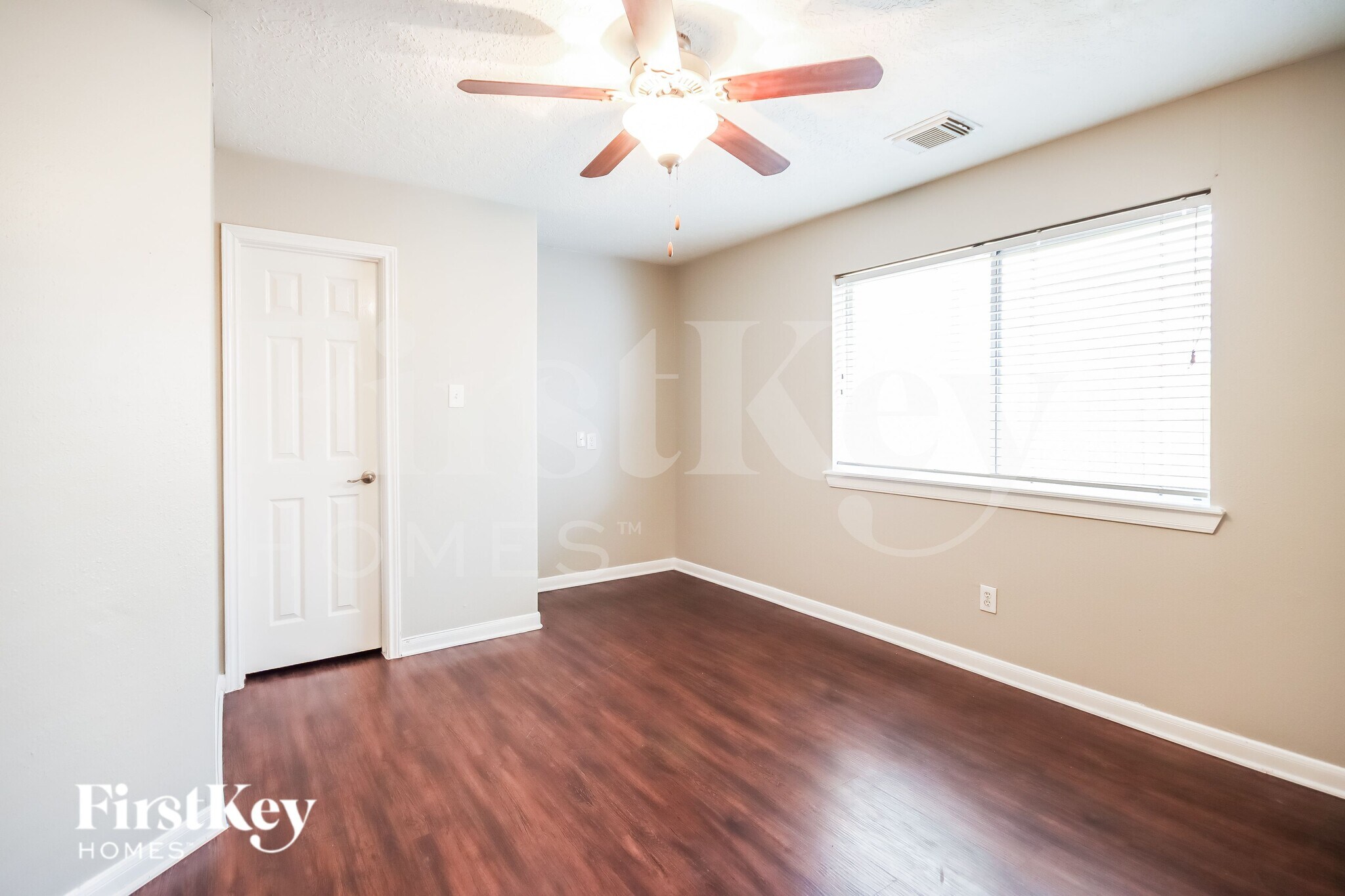 Building Photo - 26967 Crown Haven Ct