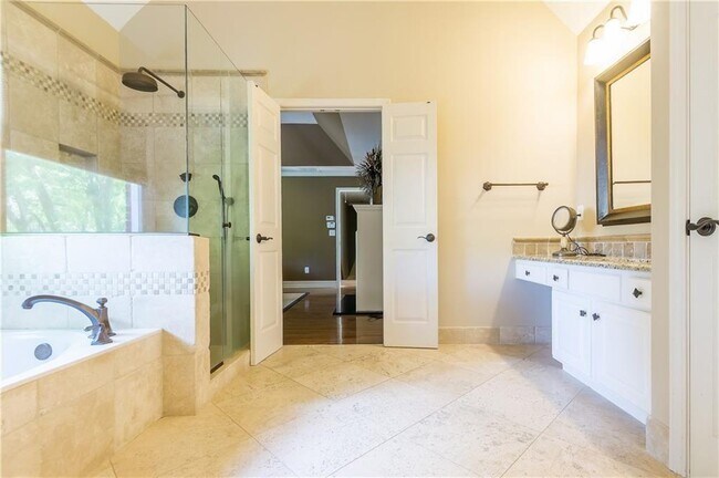 Building Photo - 2242 Lenox Walk NE