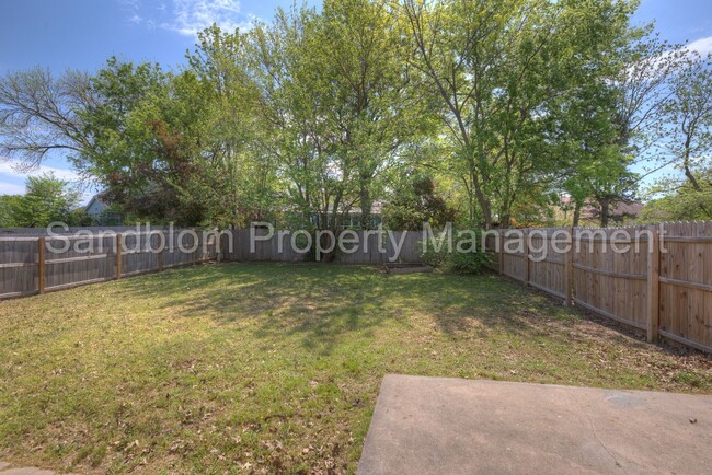 Building Photo - For Lease | South Tulsa Duplex | $1400 Rent