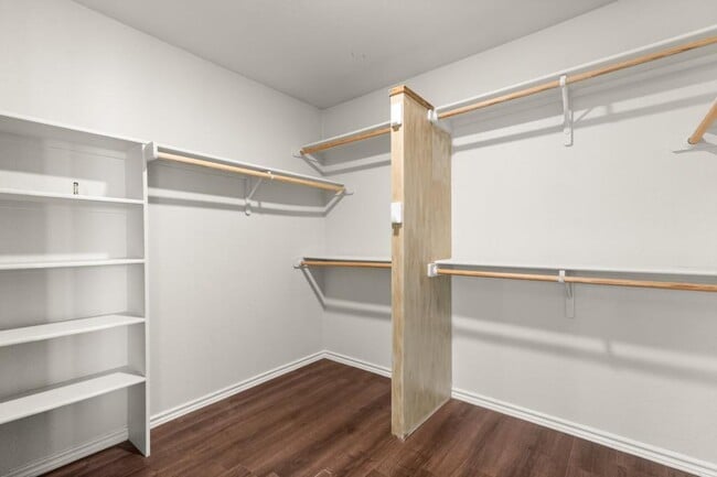 Building Photo - 2802 Scottsdale Dr