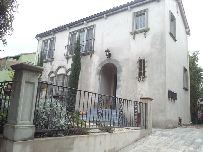 Building Photo - 1040 Hudson S Ave