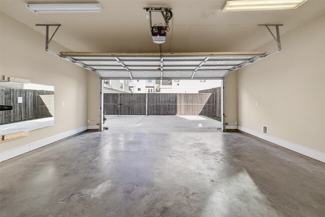 Building Photo - 2318 Emancipation Ave