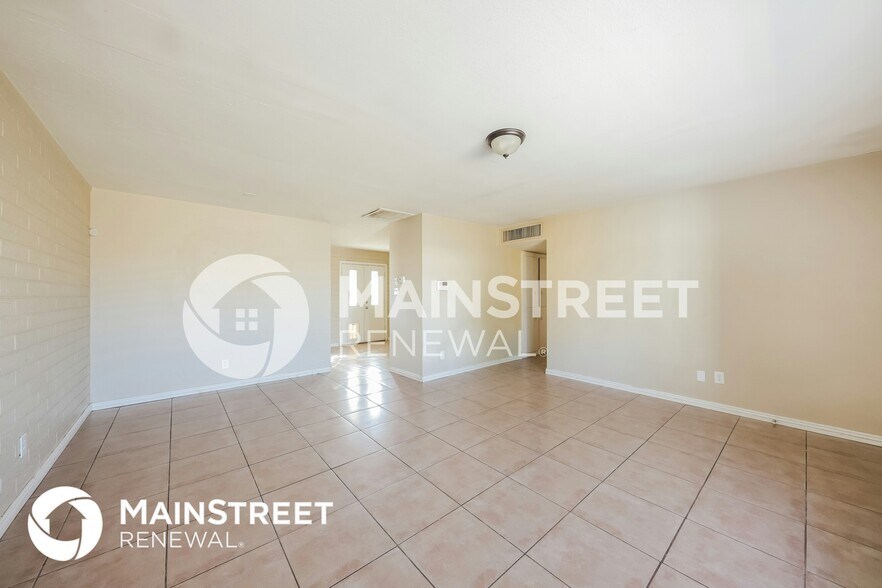Building Photo - 4627 N 47th Dr