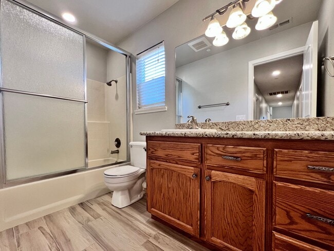 Building Photo - $2,850 Shaw & Academy 4 Bedroom / 2 Bathro...