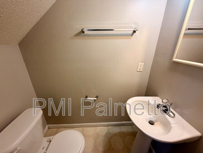 Building Photo - 5 Sterling Ridge Ct