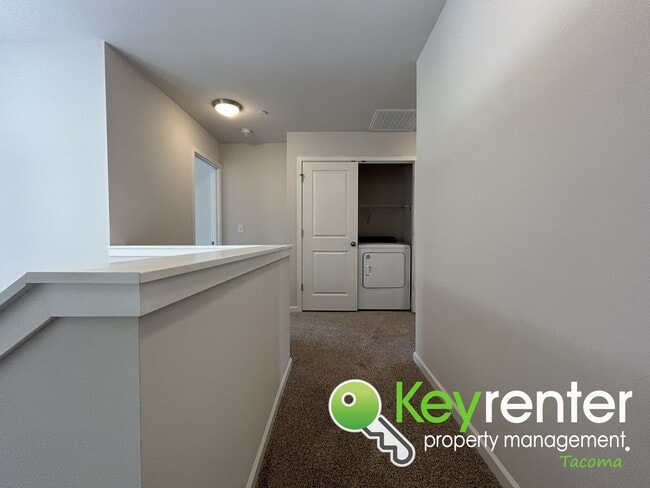 Building Photo - Must-have 3Bed/2.5Bath Lakewood Home