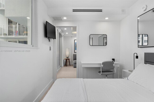 Building Photo - 345 Ocean Dr